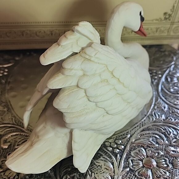 Vintage 2001 Heritage Collection Fine Porcelain 'Silent Splendor' Swan Coquette - Picture 11 of 15